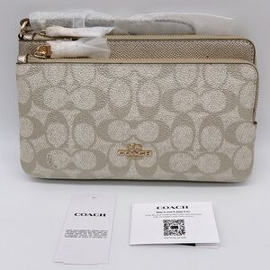 Coach Double Zip Wallet In Signature Canvas IM/Champagne Multi